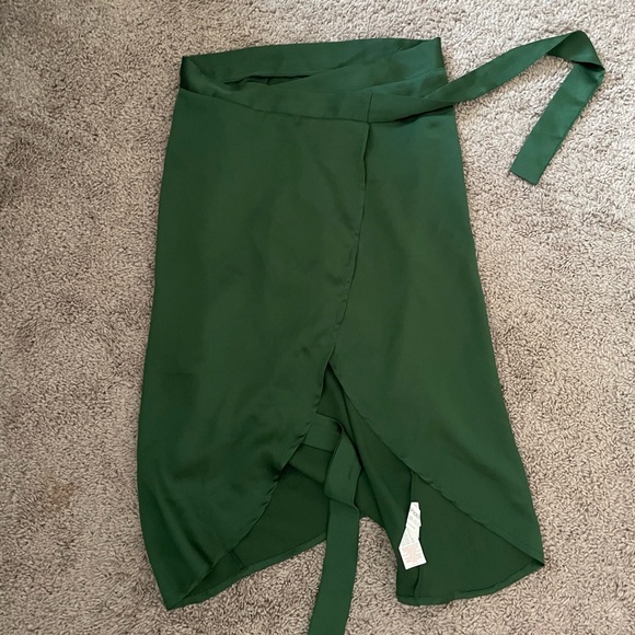 Forest Green Satin Wrap skirt - Picture 2 of 3